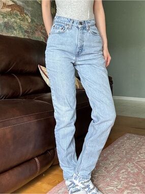 Vintage Levi's 512 high-waisted light blue slim fit tapered leg jeans